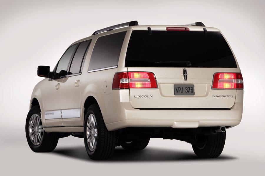  Lincoln Navigator L 2006 года  (фото 33 из 50)